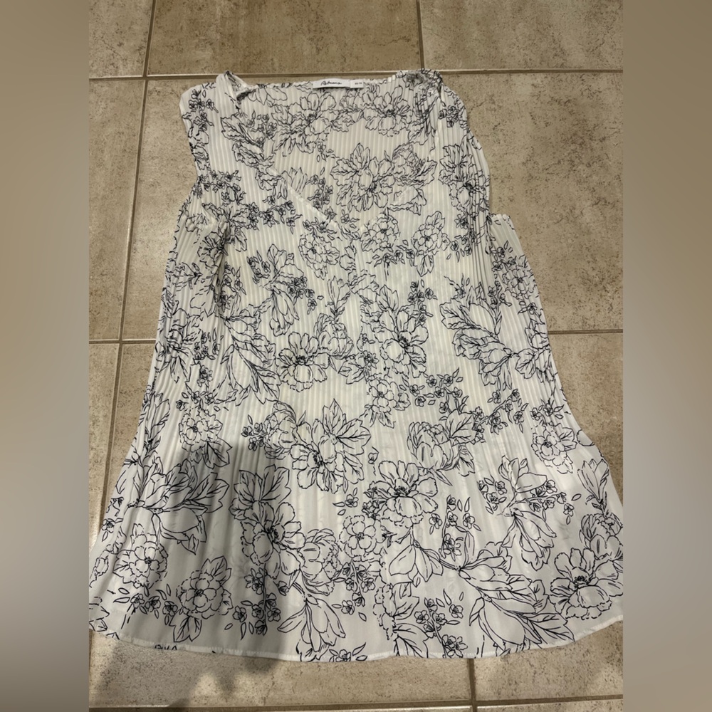 Black & white Floral Print top